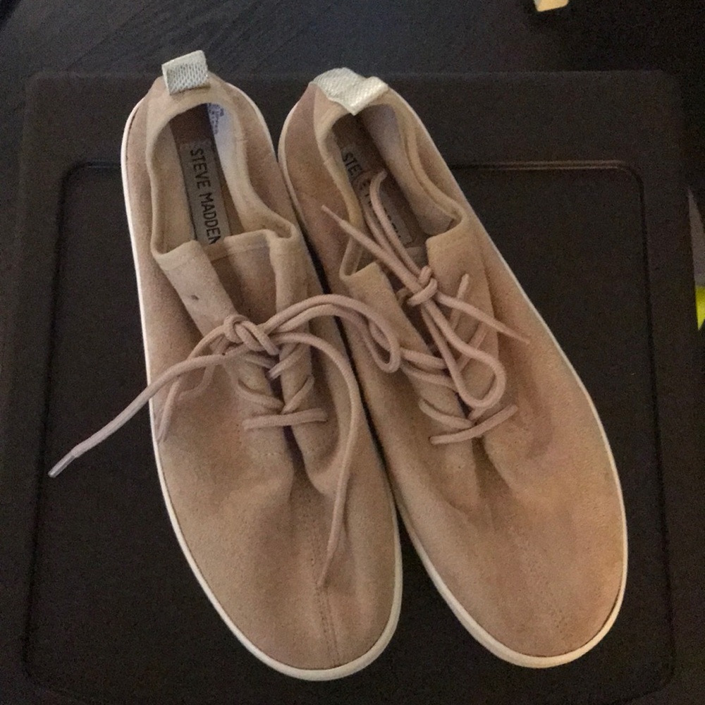 Steve Madden light pink/nude ish sneaker